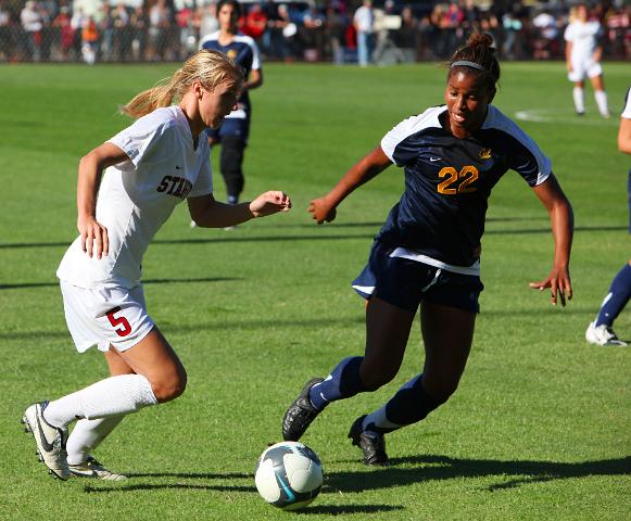 Stanford-Cal Womens soccer-045.JPG - 2009 NCAA Women's Soccer, Cal at Stanford.